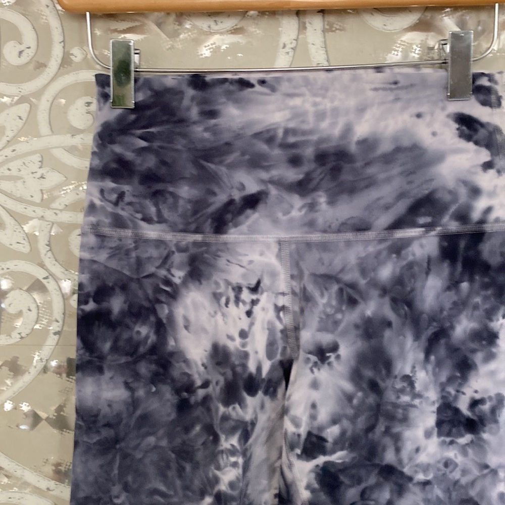 lululemon athletica Tie-Dye Leggings - Black and Gray - Picture 2 of 6